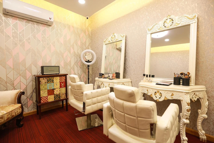 best-salon-in-amritsar-for-professional-salon-experience-big-0